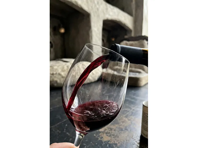 http://www.poderecadassa.it/alvedel/immagini_livelli_prodotti/id_2/vinirossi.jpg